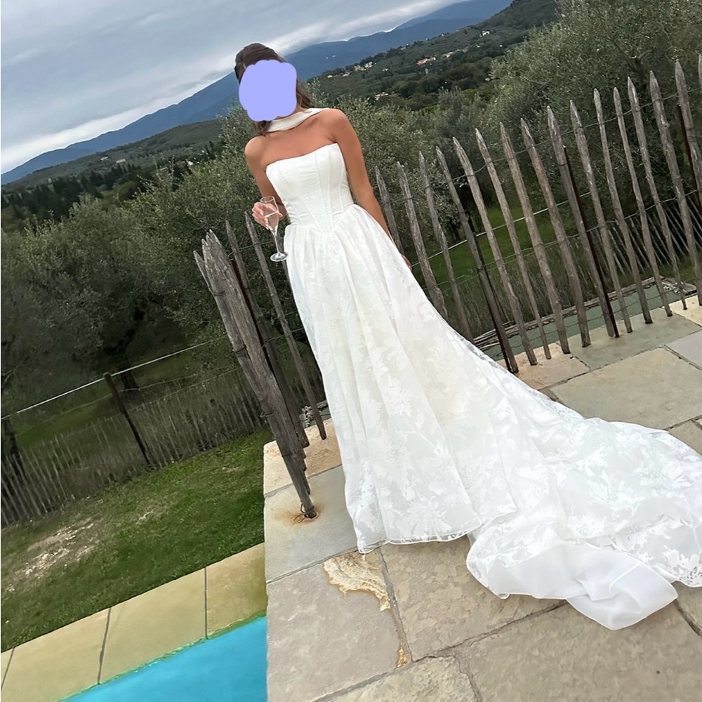 Essense of Australia, D4158 Wedding Dress - Picture 5 of 7